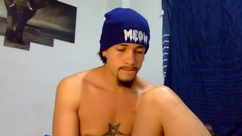 Snapshot of keivid_2303 chatting on February 5, 5:20 pm david online show from February 5, 5:20 pm