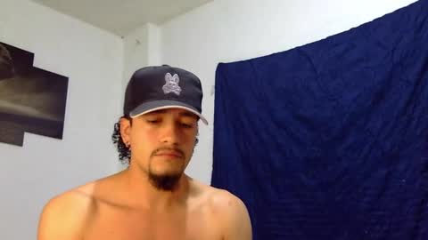 Snapshot of keivid_2303 chatting on February 11, 1:41 pm david online show from February 11, 1:41 pm