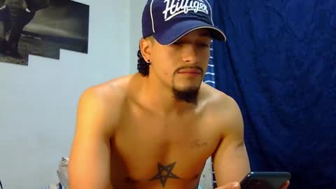 Snapshot of keivid_2303 chatting on February 20, 1:30 pm david online show from February 20, 1:30 pm