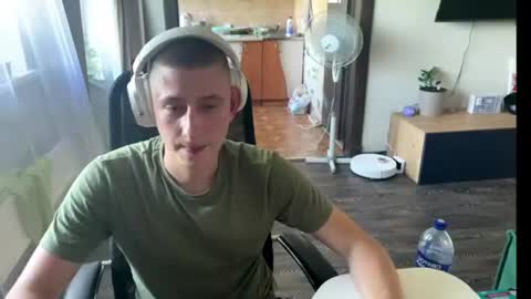Snapshot of keksik__ chatting on July 2, 11:05 am keksik__ online show from July 2, 11:05 am