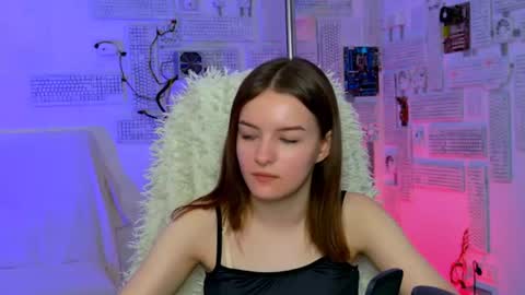 kelliebanshe online show from July 4, 4:18 am