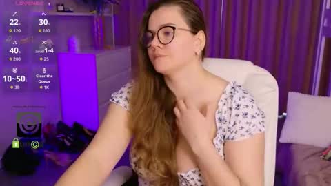 kellielowie online show from April 8, 6:35 am