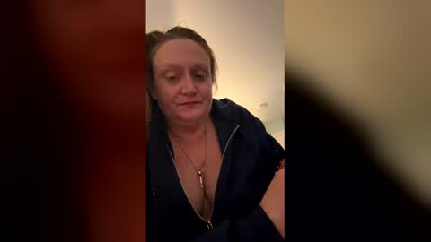 Snapshot of kellilyn10 chatting on March 22, 8:51 am kellilyn10 online show from March 22, 8:51 am