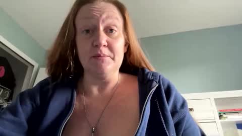 Snapshot of kellilyn10 chatting on April 5, 6:27 pm kellilyn10 online show from April 5, 6:27 pm