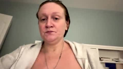 Snapshot of kellilyn10 chatting on April 7, 2:12 am kellilyn10 online show from April 7, 2:12 am