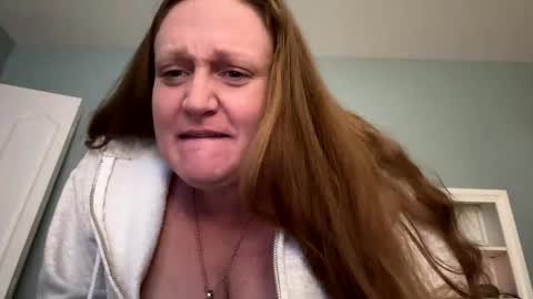 Snapshot of kellilyn10 chatting on April 16, 1:39 am kellilyn10 online show from April 16, 1:39 am