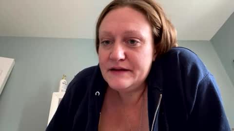 Snapshot of kellilyn10 chatting on April 18, 6:45 pm kellilyn10 online show from April 18, 6:45 pm