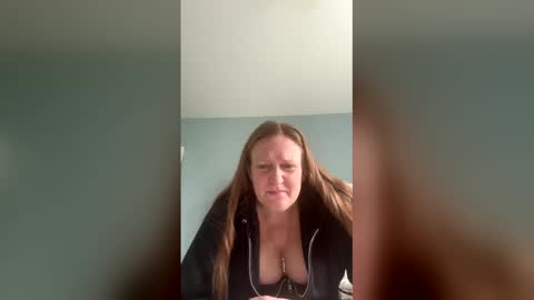 Snapshot of kellilyn10 chatting on April 19, 6:10 pm kellilyn10 online show from April 19, 6:10 pm