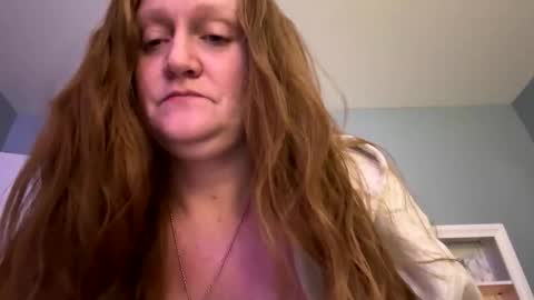 Snapshot of kellilyn10 chatting on April 21, 2:15 am kellilyn10 online show from April 21, 2:15 am