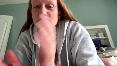 Snapshot of kellilyn10 chatting on April 21, 6:44 pm kellilyn10 online show from April 21, 6:44 pm