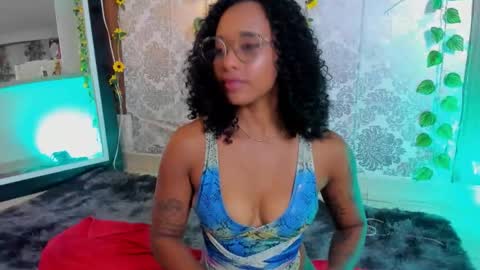 kelly__thomson online show from February 10, 11:42 pm