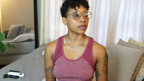 Snapshot of kelly__thomson chatting on June 24, 12:48 pm kelly__thomson online show from June 24, 12:48 pm
