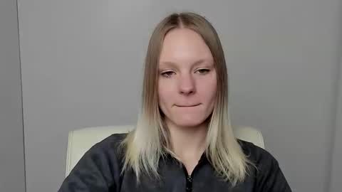 Snapshot of kelly_lly chatting on October 8, 12:14 pm Kelly online show from October 8, 12:14 pm