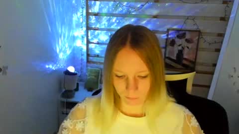 Snapshot of kelly_lly chatting on October 23, 7:07 am Kelly online show from October 23, 7:07 am