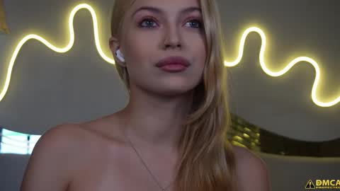 Kelly online show from October 17, 5:32 am