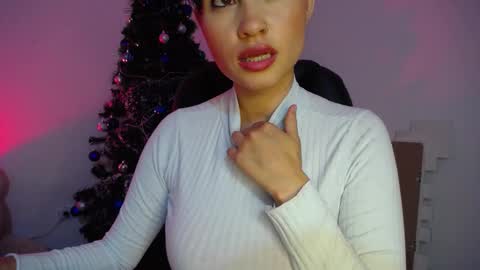 Snapshot of kelly_richardson1 chatting on December 12, 5:04 pm elena online show from December 12, 5:04 pm