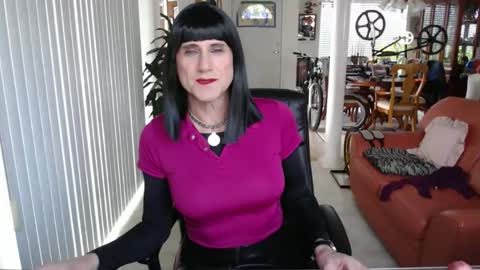 Snapshot of kellyannelynn chatting on January 7, 6:10 pm kellyanne Lynn but please call me fucktoy online show from January 7, 6:10 pm