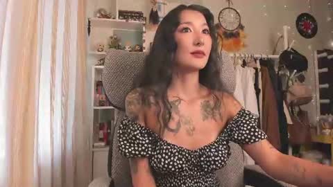 Snapshot of kellyasian chatting on July 17, 6:20 am Leia online show from July 17, 6:20 am