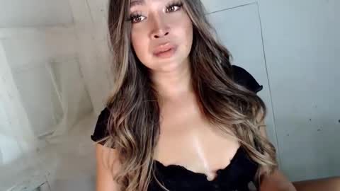 its me KELLY online show from January 28, 1:49 pm