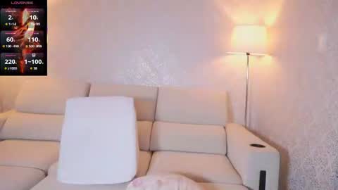 Snapshot of kellyfernandes chatting on July 8, 1:43 am vanessa online show from July 8, 1:43 am