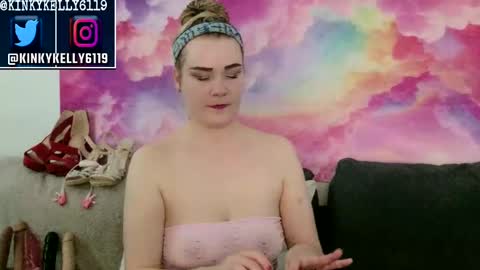 Snapshot of kellylynn76 chatting on September 18, 2:02 am kellylynn76 online show from September 18, 2:02 am