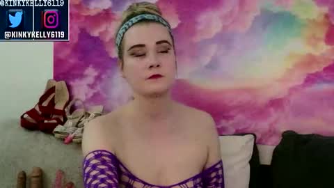 Snapshot of kellylynn76 chatting on October 23, 1:05 am kellylynn76 online show from October 23, 1:05 am