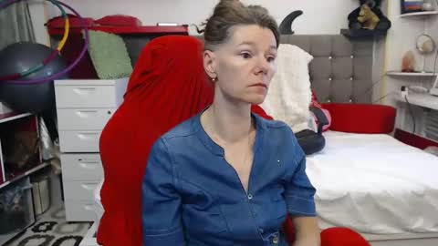 kelly online show from February 5, 10:51 am