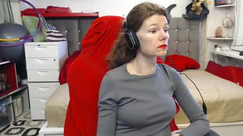 kelly online show from March 3, 11:00 am