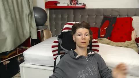 kelly online show from May 16, 12:18 am
