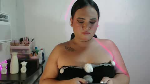 Snapshot of kellys_hot_assxx chatting on May 23, 5:50 pm KELLY MCDOLEN online show from May 23, 5:50 pm
