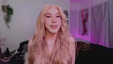 Kelsi  online show from February 22, 7:40 am