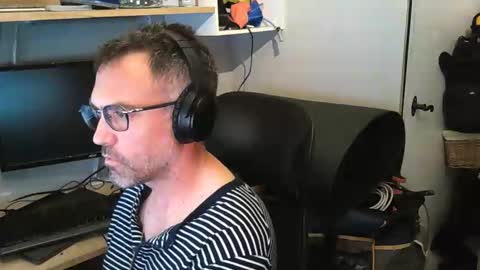 kelvin06133 online show from April 1, 9:56 pm