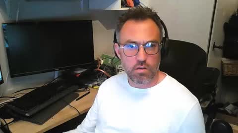 kelvin06133 online show from April 14, 11:33 pm