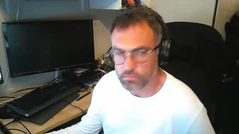 kelvin06133 online show from April 15, 9:26 pm