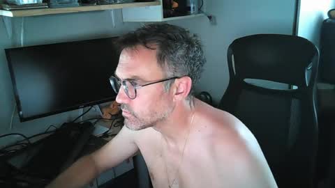 Snapshot of kelvin06133 chatting on June 21, 1:57 pm kelvin06133 online show from June 21, 1:57 pm