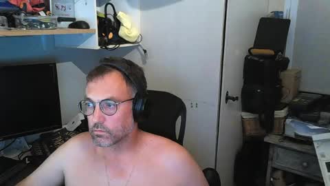 Snapshot of kelvin06133 chatting on July 16, 9:32 pm kelvin06133 online show from July 16, 9:32 pm