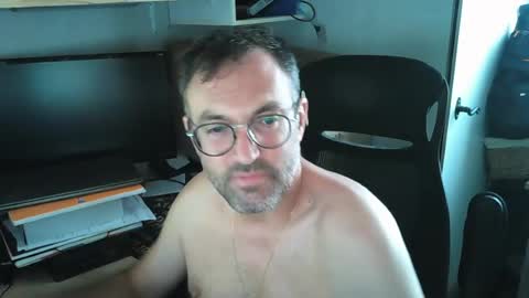 Snapshot of kelvin06133 chatting on July 31, 12:26 pm kelvin06133 online show from July 31, 12:26 pm