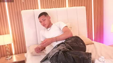 Snapshot of kelvin_josue chatting on May 11, 8:28 pm Kelvin online show from May 11, 8:28 pm