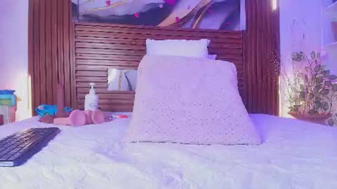 Snapshot of kemdall_lopez chatting on July 17, 7:19 pm kemdall lopez online show from July 17, 7:19 pm