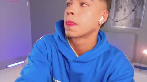   online show from October 1, 11:38 am