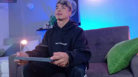   online show from April 14, 9:15 am