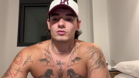 Snapshot of kenboyea_ chatting on October 25, 3:51 pm luis carlos esteban online show from October 25, 3:51 pm