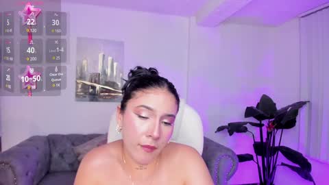 Snapshot of kendaall_jenner chatting on December 19, 12:02 am Kendall Jenner online show from December 19, 12:02 am