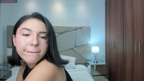 Snapshot of kendaall_jenner chatting on December 31, 4:38 am Kendall Jenner online show from December 31, 4:38 am