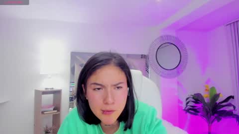 Snapshot of kendaall_jenner chatting on January 6, 7:20 am Kendall Jenner online show from January 6, 7:20 am