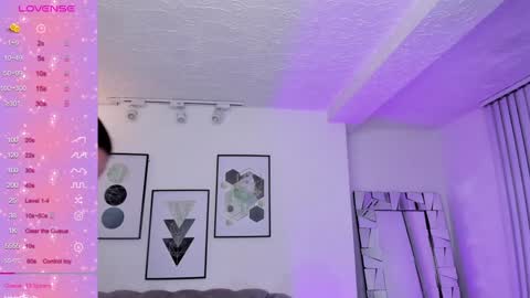 Snapshot of kendaall_jenner chatting on January 10, 11:00 am Kendall Jenner online show from January 10, 11:00 am