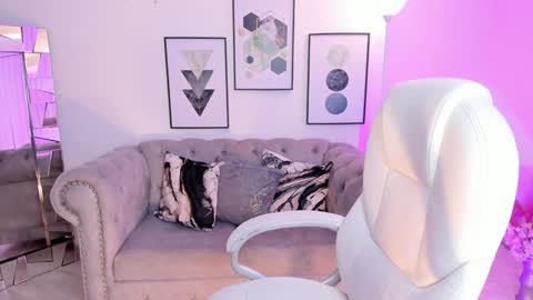 Snapshot of kendaall_jenner chatting on January 23, 5:56 am Kendall Jenner online show from January 23, 5:56 am