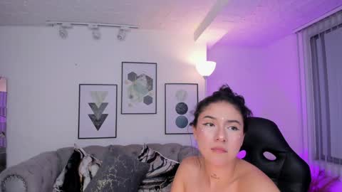 Snapshot of kendaall_jenner chatting on January 29, 5:09 am Kendall Jenner online show from January 29, 5:09 am