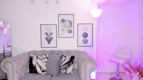 Snapshot of kendaall_jenner chatting on January 30, 5:19 am Kendall Jenner online show from January 30, 5:19 am