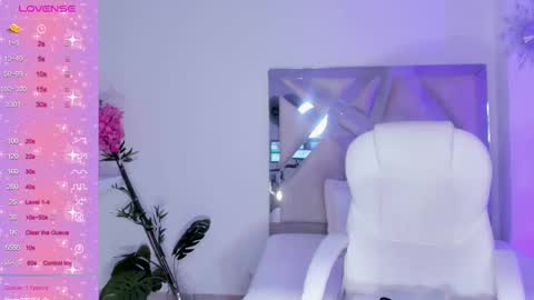 Snapshot of kendaall_jenner chatting on February 9, 7:05 am Kendall Jenner online show from February 9, 7:05 am